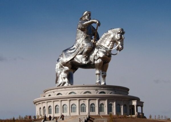 Могила Чингисхана: почему не могут найти последнее пристанище великого завоевателя
