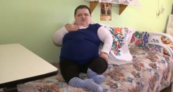 История Маши Михалицыной, которую родная мать продержала 12 лет в сундуке