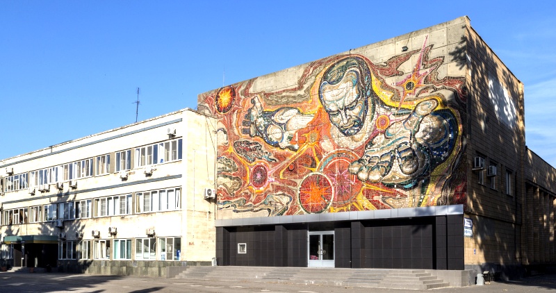 Bigpicture.ru Мозаика на фасаде здания управления завода Каустик в Волгограде