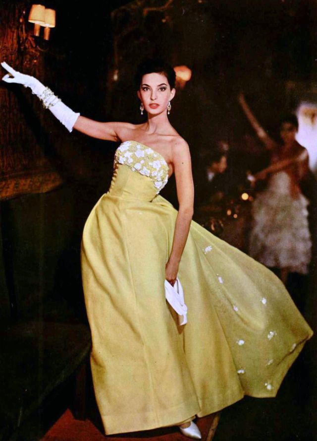 Bigpicture.ru Модели в нарядах модного дома Jean Patou 1950-х годов 24