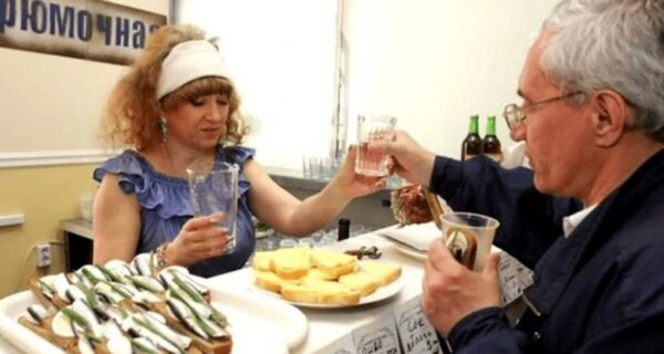 Рюмочные СССР — как появились питейные заведения, не имеющие аналогов в мире