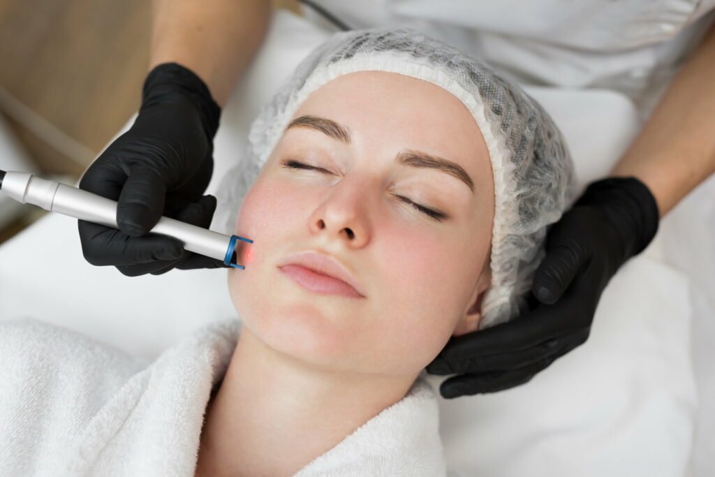 Therapist,beautician,makes,a,laser,treatment,to,young,woman's,face