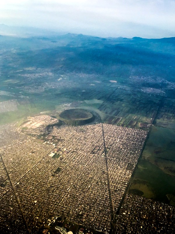 Bigpicture.ru Кратер Ксико - грандиозное чудо природы на окраине Мехико
