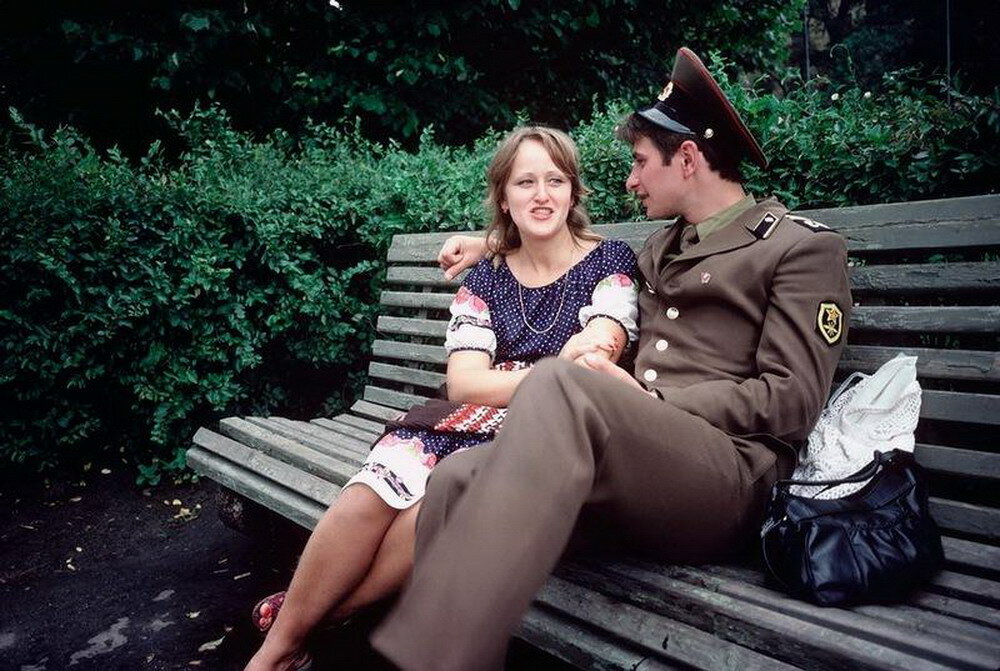 Bigpicture.ru советский солдат и девушка 1981 г.