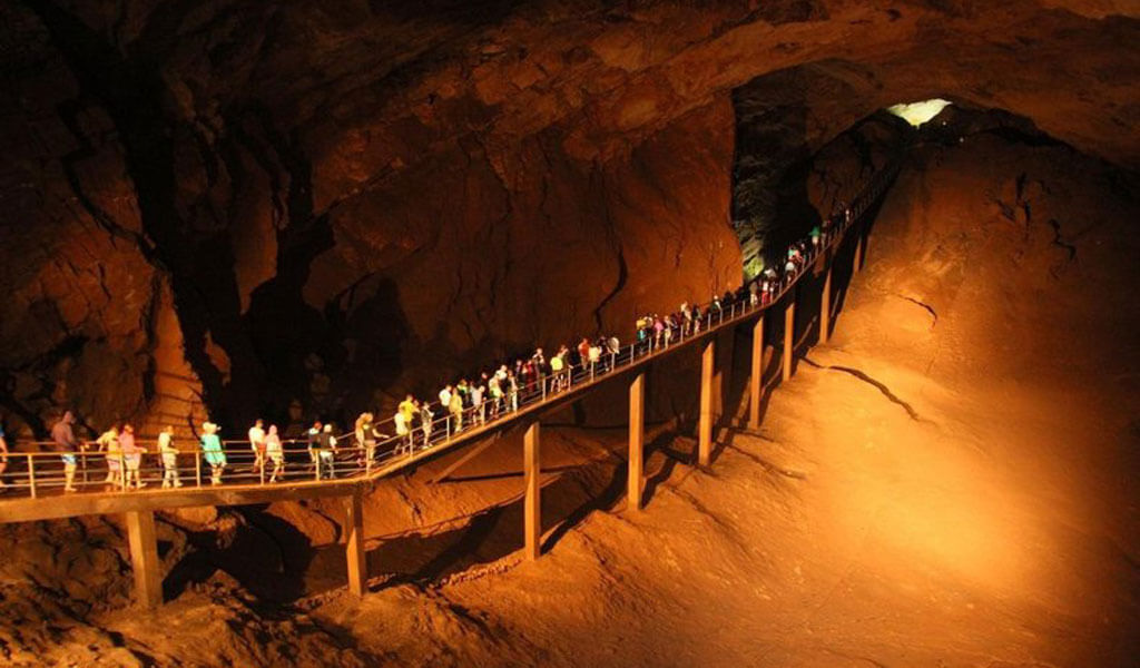 Bigpicture.ru Воронья пещера, или пещера Крубера - Участок, доступный для туристов