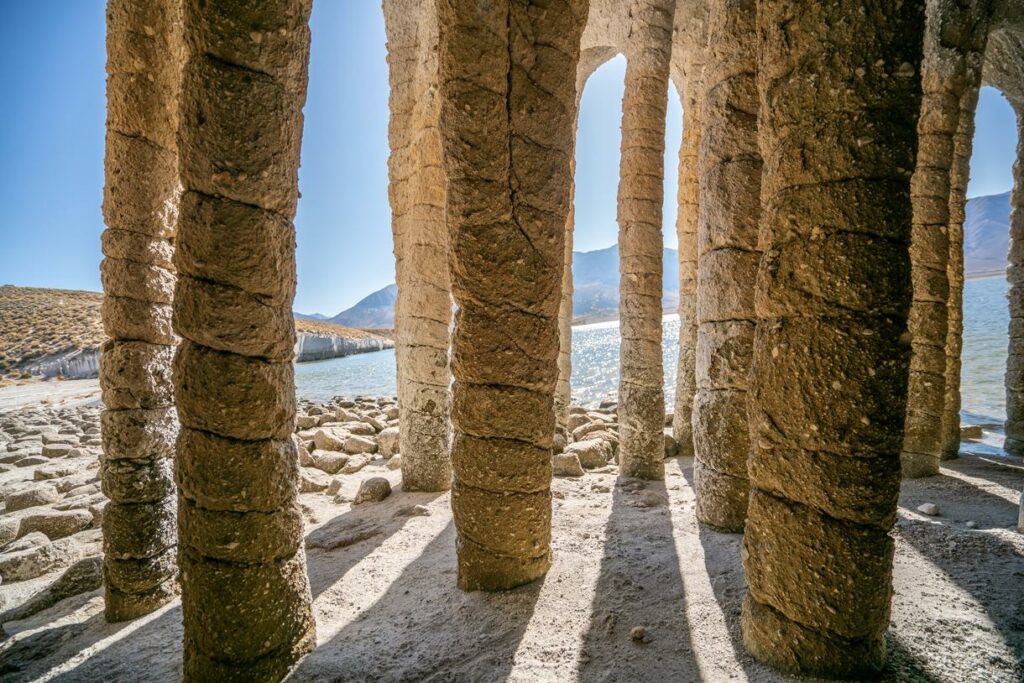 Bigpicture.ru Тайна колонн калифорнийского озера Кроули