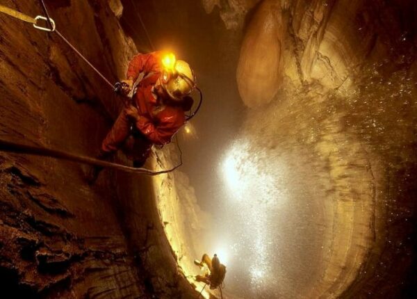 Воронья пещера — загадочный и смертельно опасный «подземный Эверест»