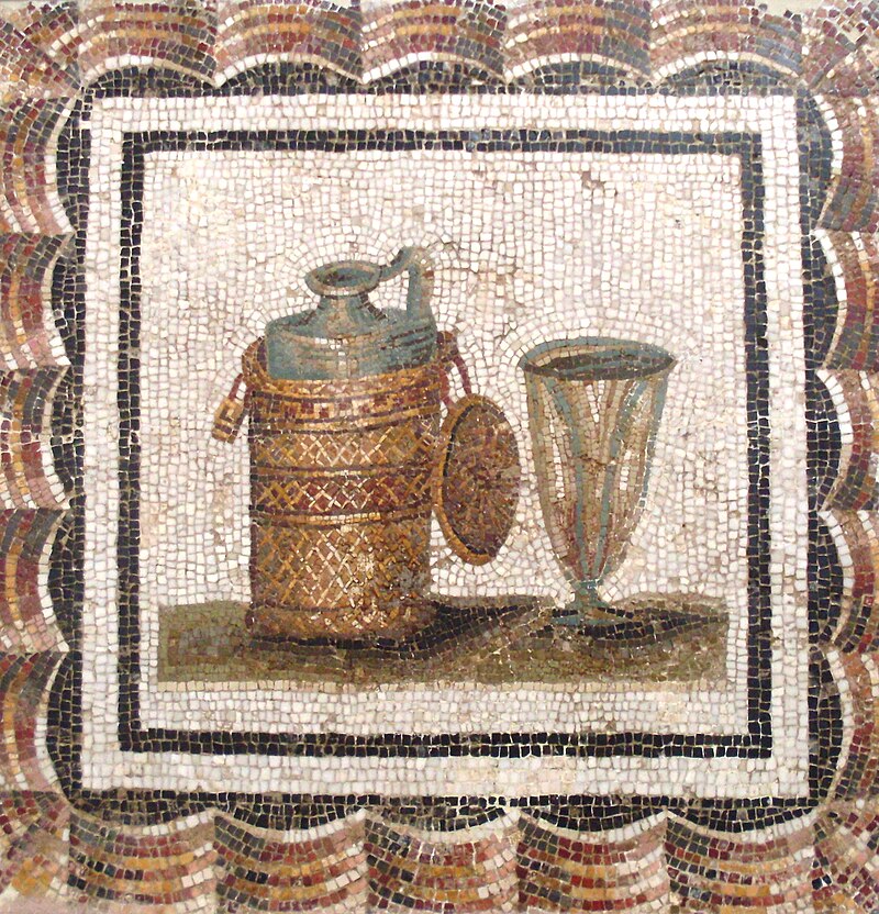 Bigpicture.ru Винный кувшин и кубок. Римская мозаика, найденная на территории Туниса