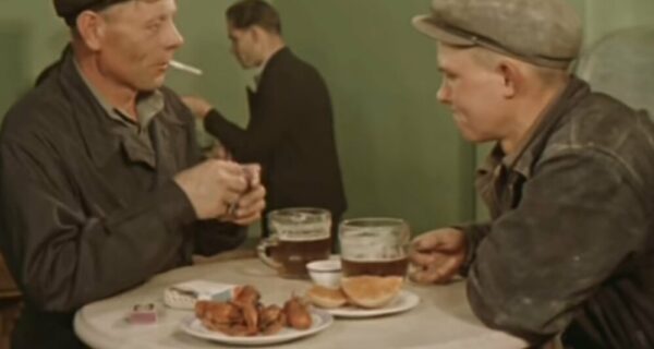Как советская власть спаивала население
