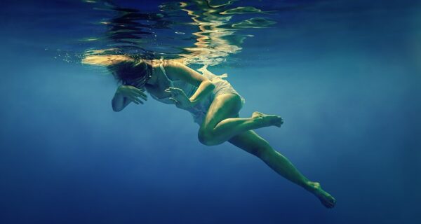Стихия воды и красота женского тела на снимках Дмитрия Лаудина