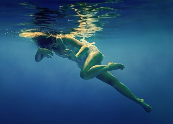 Стихия воды и красота женского тела на снимках Дмитрия Лаудина