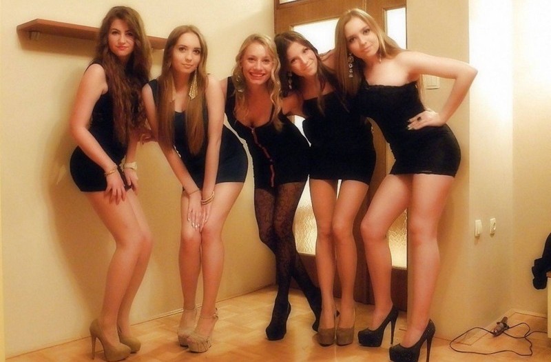 Bigpicture.ru фото девушек в слишком коротких платьях