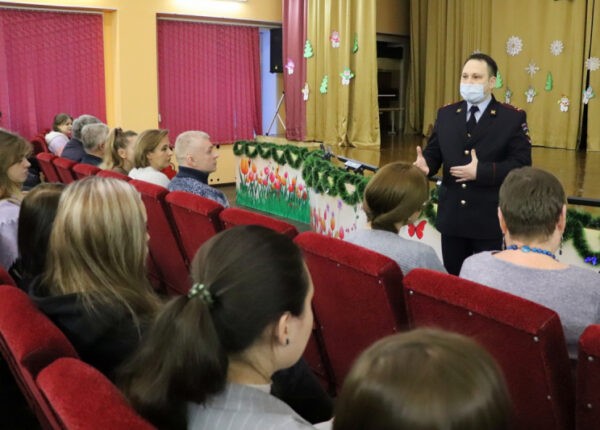 Полицейские Рыбинска провели профориентационные беседы в рамках акции «Студенческий десант»