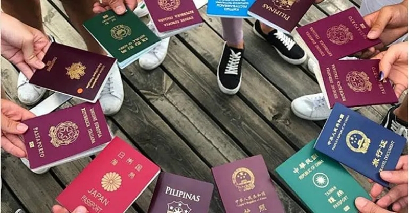 Bigpicture.ru Почему в мире для обложек паспортов используют только четыре цвета