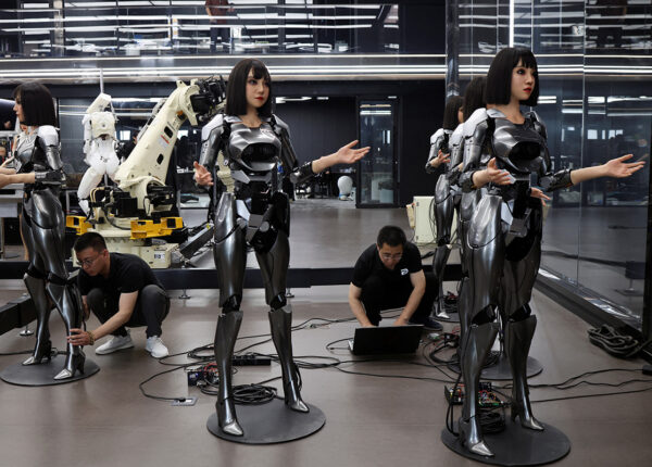 На заводе Ex-Robots в Китае разрабатывают гиперреалистичных роботов-гуманоидов