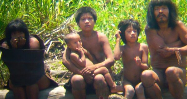 Изолированное племя Машко-Пиро из Амазонии вышло из лесов, чтобы защитить свою землю