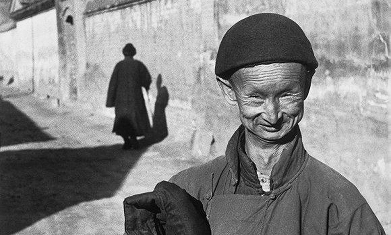 Bigpicture.ru Евнух императорского двора. Китай, 1946 год. Фотограф Анри Картье-Брессон