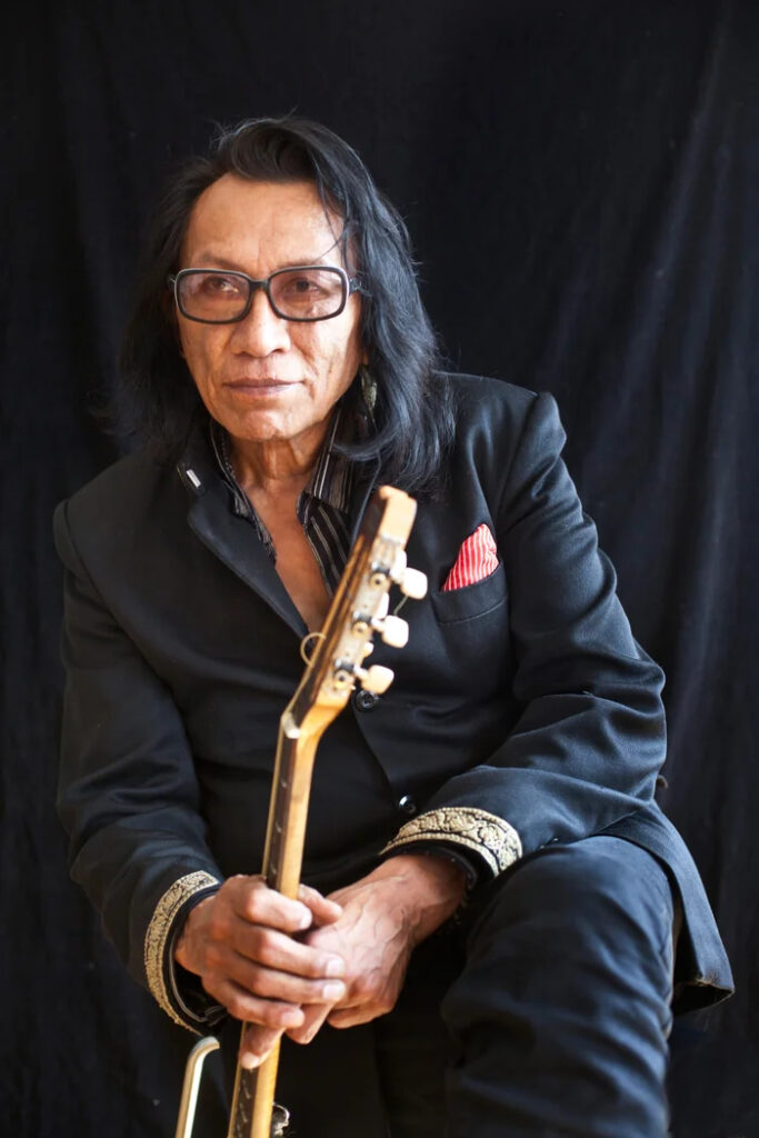 Sixto Rodriguez во время выступления перед большой аудиторией
