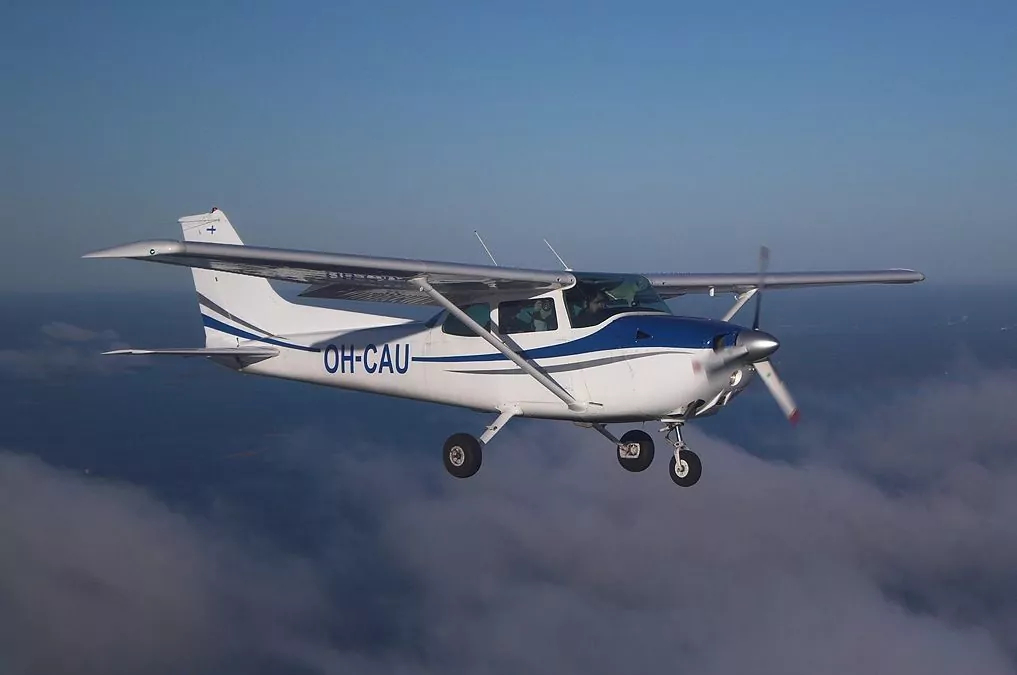 Самолет Cessna-172