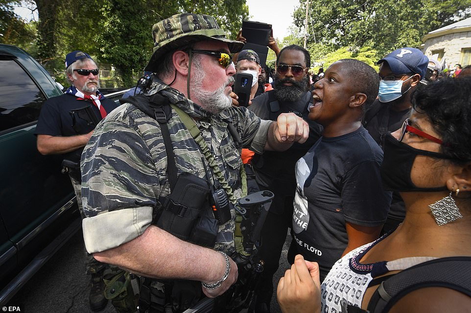 Bigpicture ru 31991734 8631027 protesters from opposing sides were seen having intense confront a 107 1597525385088