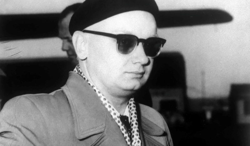 Nikolai Khokhlov советский разведчик-перебежчик с серьёзным взглядом в период заочного приговора к расстрелу