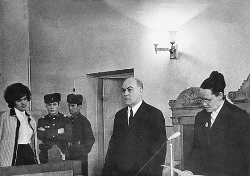 Зинаида Апарина (Zinaida Aparina) зачитывает приговор по знаменитому делу — Убийство на Ждановской