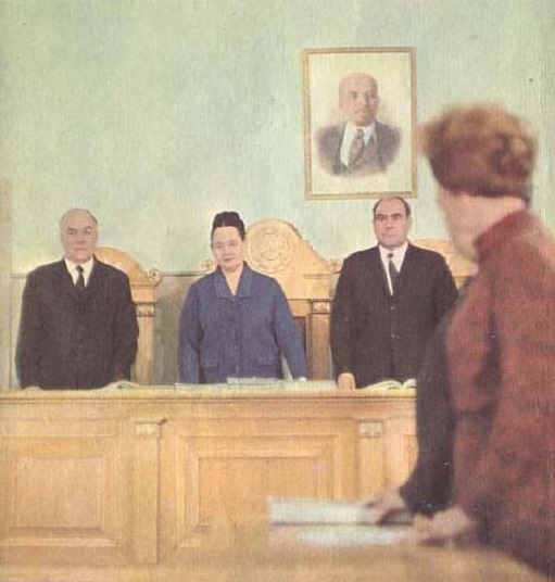 Зинаида Апарина (Zinaida Aparina) в зале суда