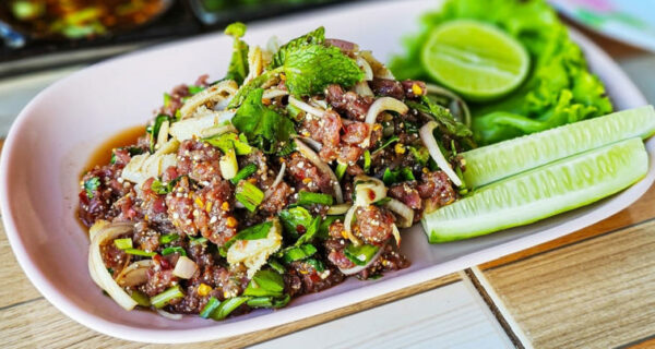 Смертельно опасное тайское блюдо Кои Пла, убивающее ежегодно тысячи человек