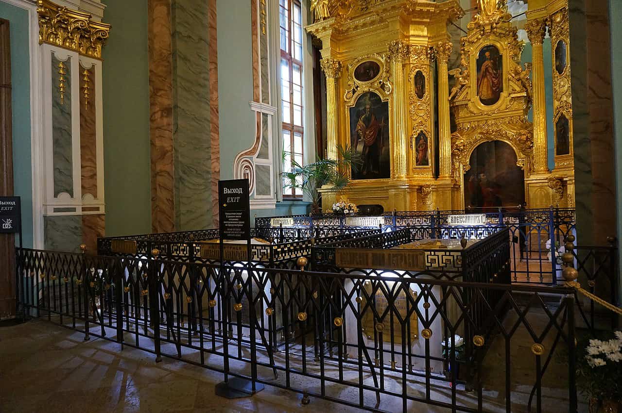 Интерьер Петропавловского собора, усыпальница Романовых, Санкт-Петербург