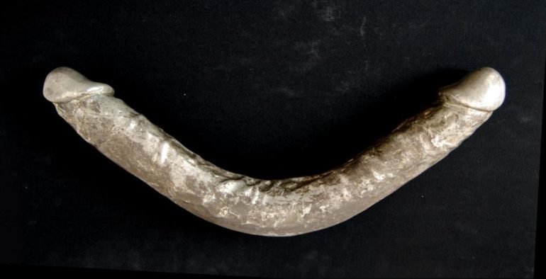 Древнеегипетский двухсторонний фаллоимитатор из металла