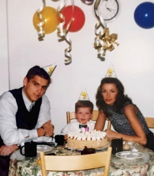 Владимир Малахов и Людмила Исаева с сыном семейное фото