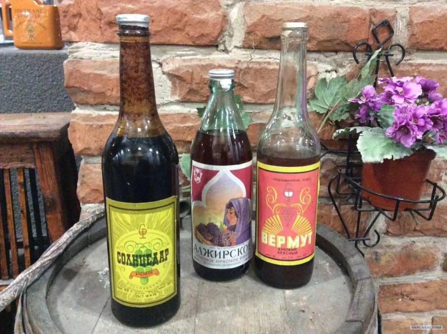 Бутылки вина Солнцедар Вермут Алжирское