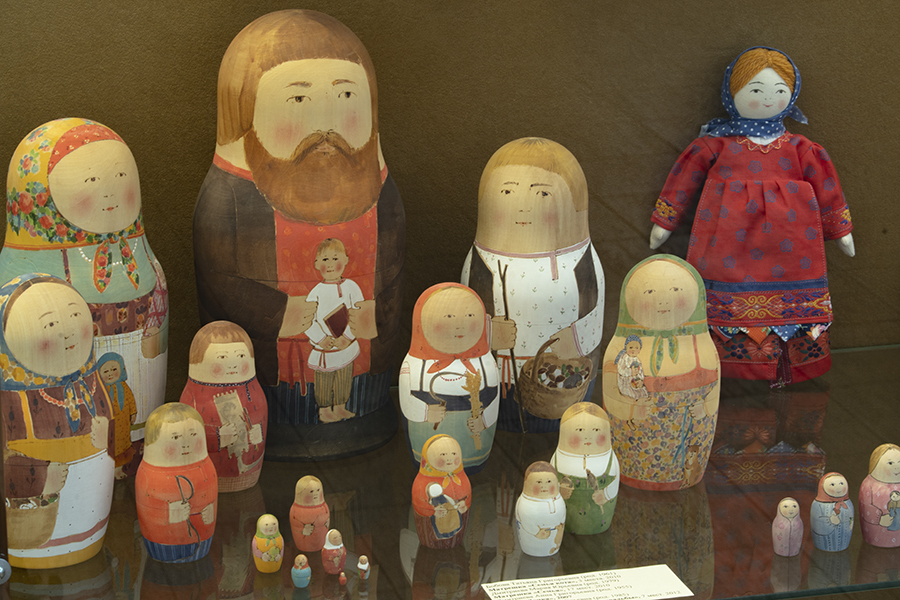 Коллекция старинных матрёшек в Сергиево-Посадском музее-заповеднике