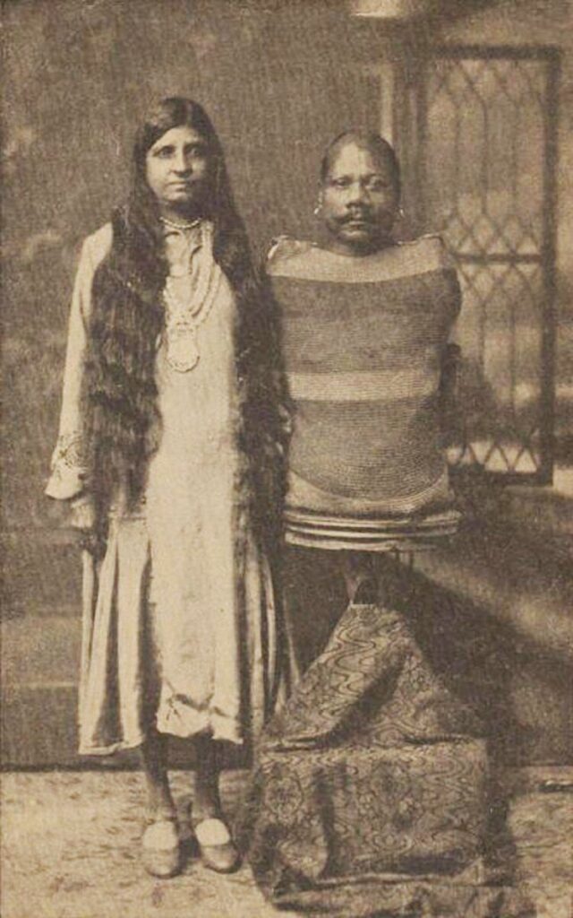 Принц Рандиан с женой Сарой и детьми, 1920-е годы