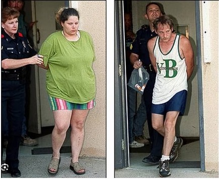 Арест Барбары и Кеннета Аткинсонов полицией сразу после спасения Лорен в 2001 году