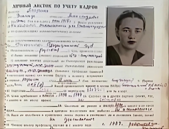 Зинаида Апарина (Zinaida Aparina). Личный листок по учету кадров