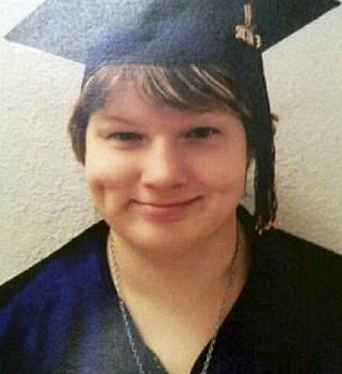 Лорен Кавано во взрослом возрасте после поступления в колледж на психологию