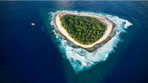 Аэрофотоснимок острова Восток — тропический атолл в Тихом океане