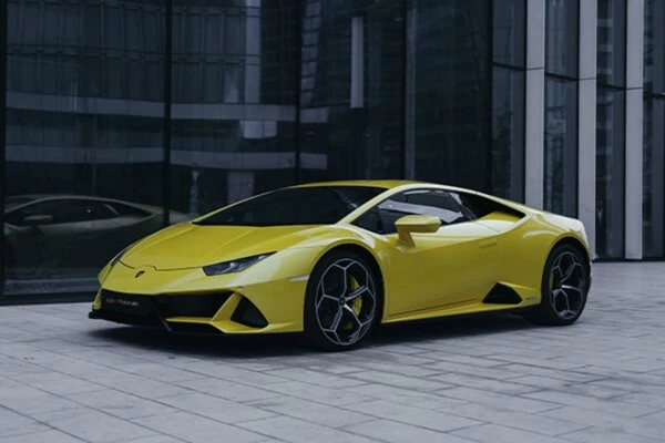 Lamborghini huracan evo yellow 600x400