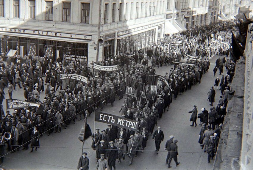 Открытие Московского метрополитена 1935 торжественный митинг эскалаторы