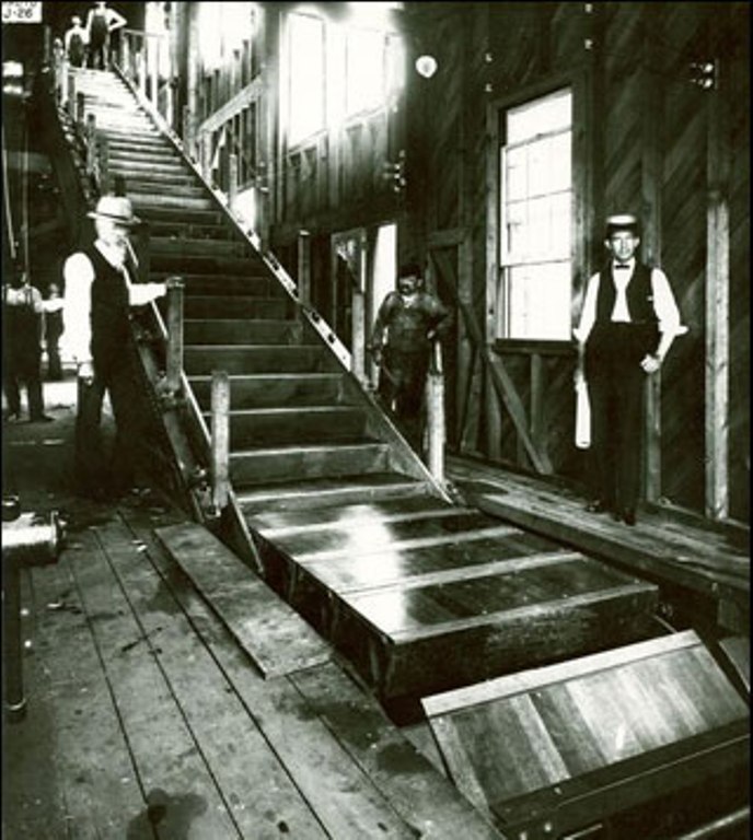 Первый ступенчатый эскалатор Otis 1900 год Всемирная ярмарка Париж