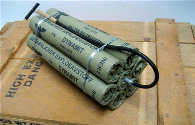 Классические бруски динамита изобретённого Альфредом Нобелем в 1866 году