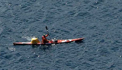 Момент начала путешествия Эндрю МакОли через Тасманово море