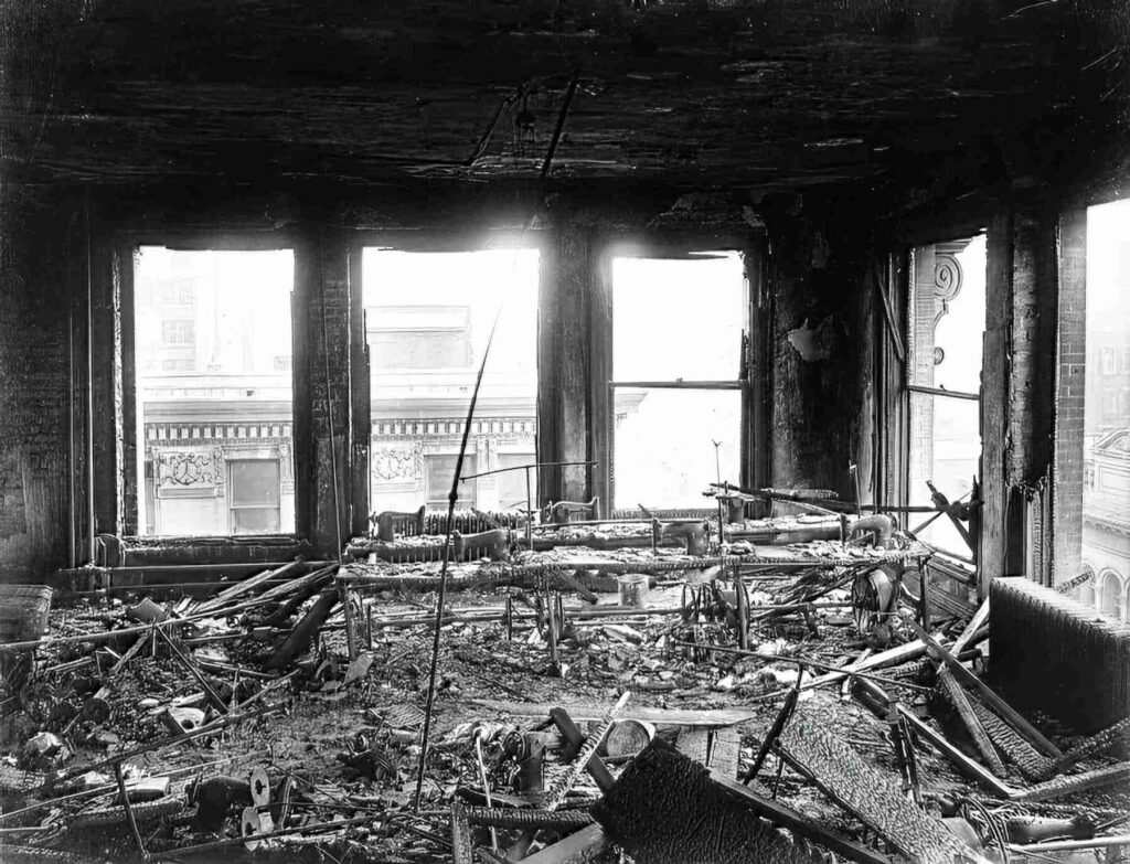 Выгоревший 8-й этаж здания Asch Building после пожара Triangle Shirtwaist 1911