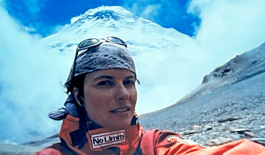 Шанталь Модюи в горах с альпинистским снаряжением