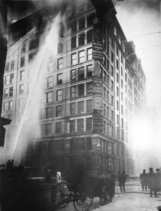 Тушение пожара на фабрике Triangle Shirtwaist в Нью-Йорке, 25 марта 1911 года