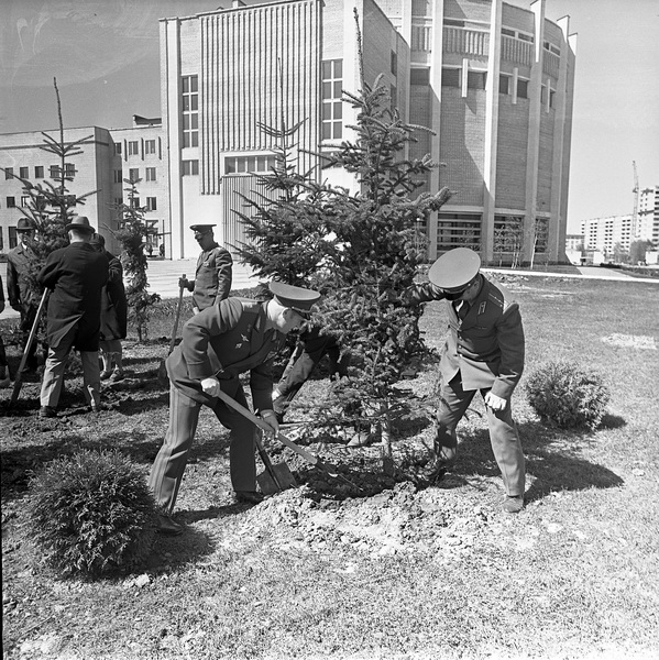 Коммунистический субботник в Звездном городке 1960-х годов