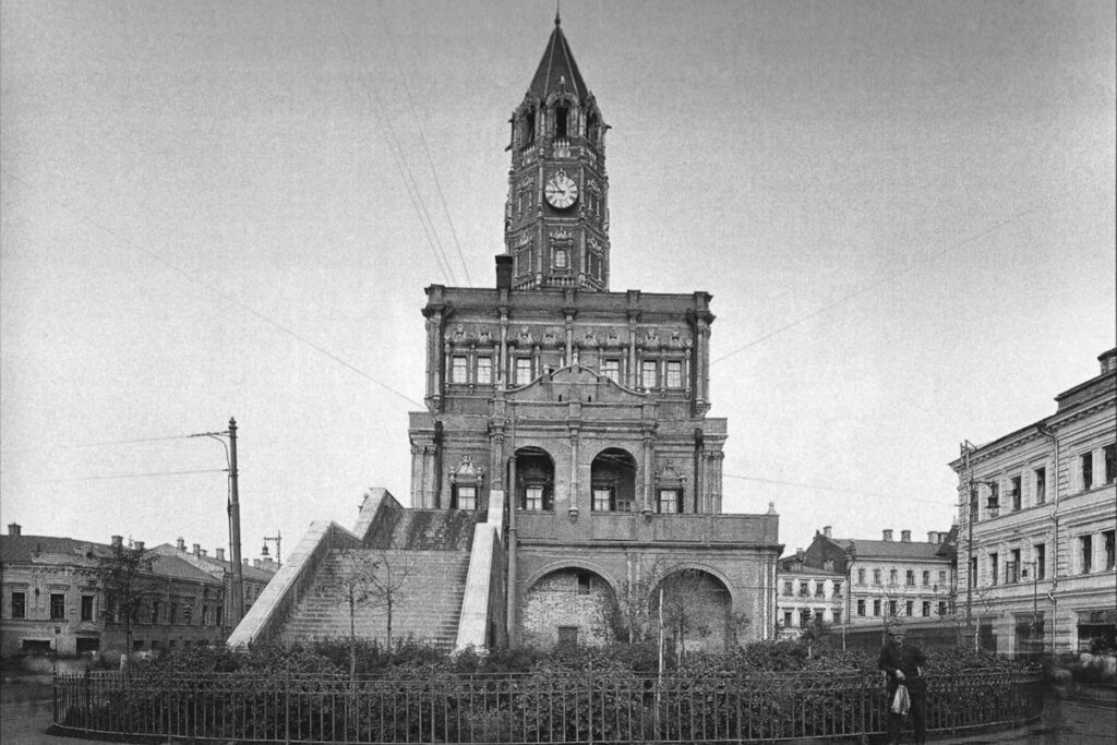 Историческое фото Сухаревой башни в Москве