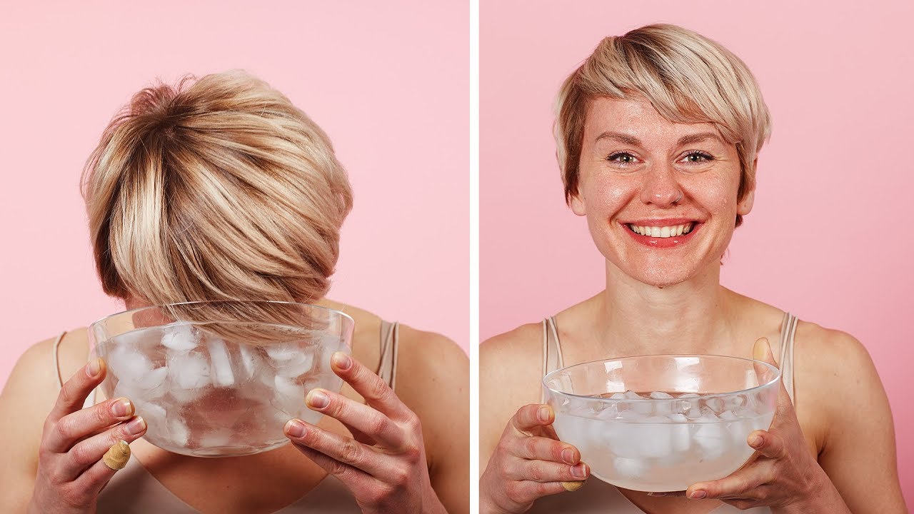 Женщина умывается холодной водой над раковиной для снятия стресса