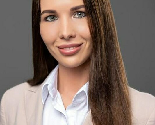 Юлия Каворина – заместитель директора департамента ИТ и специалист в сфере банковских технологий и цифровых инноваций